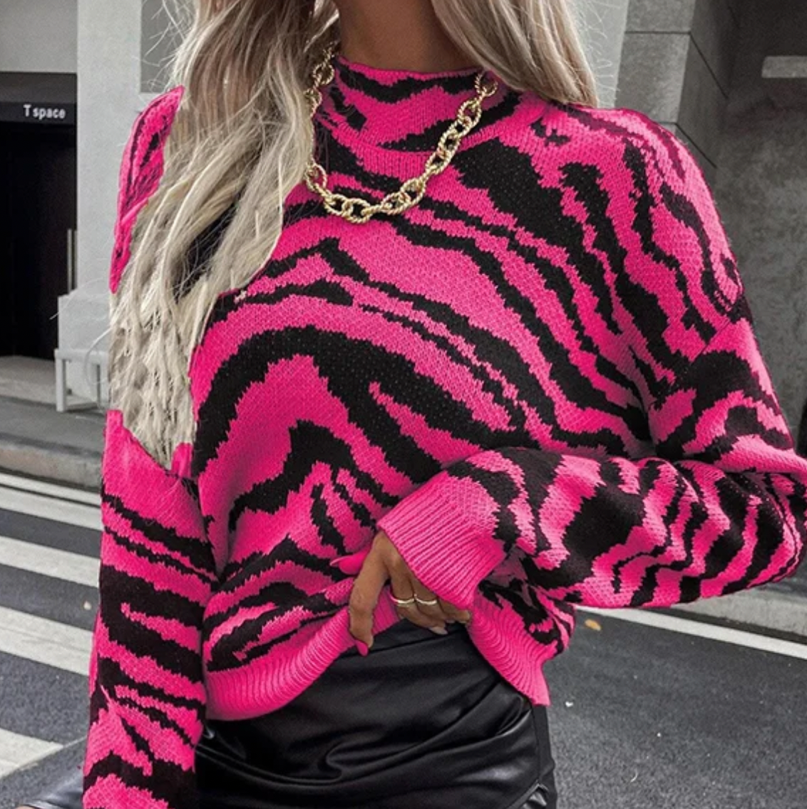 Bonnie | Women's Abstract Animal-Print Knitted Sweater – High-Neck Relaxed Winter Style for Casual Days City Outings and Cold-Weather Layering