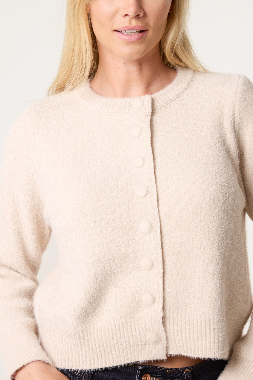 Lisa | Women's Soft Button-Up Knitted Cardigan – Relaxed Cropped Crew-Neck Layer for Casual Everyday Work and Transitional Season Wear