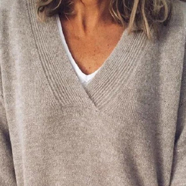 Amanda | Women's Relaxed V-Neck Sweater – Soft Long-Sleeve Knit for Everyday Wear