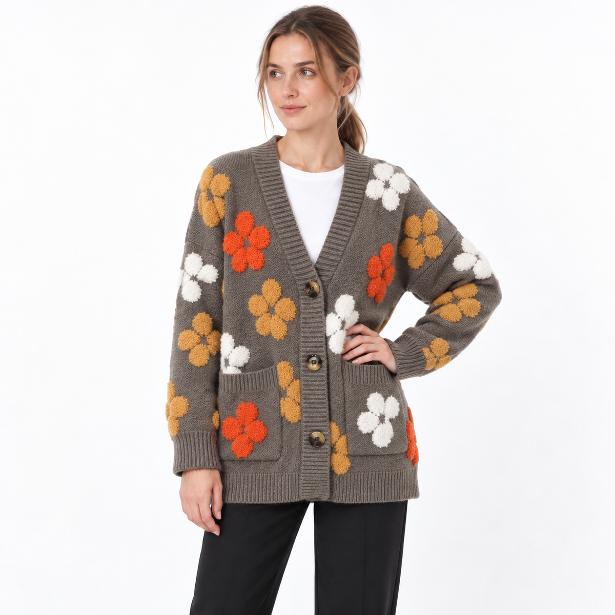 Katherine | Women's Floral Appliqué Knitted Cardigan – Relaxed V-Neck Button Style for Cosy Autumn Days and Casual Layering